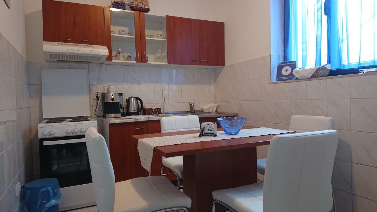 Apartment Devcic Πόρετς Εξωτερικό φωτογραφία
